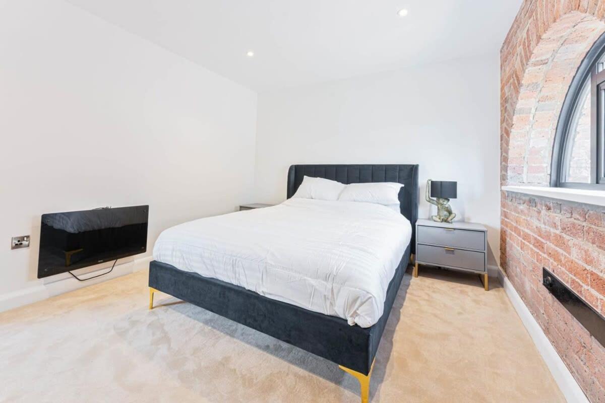 Stunning 1 Bed Apartment In Burton-On-Trent Exterior photo