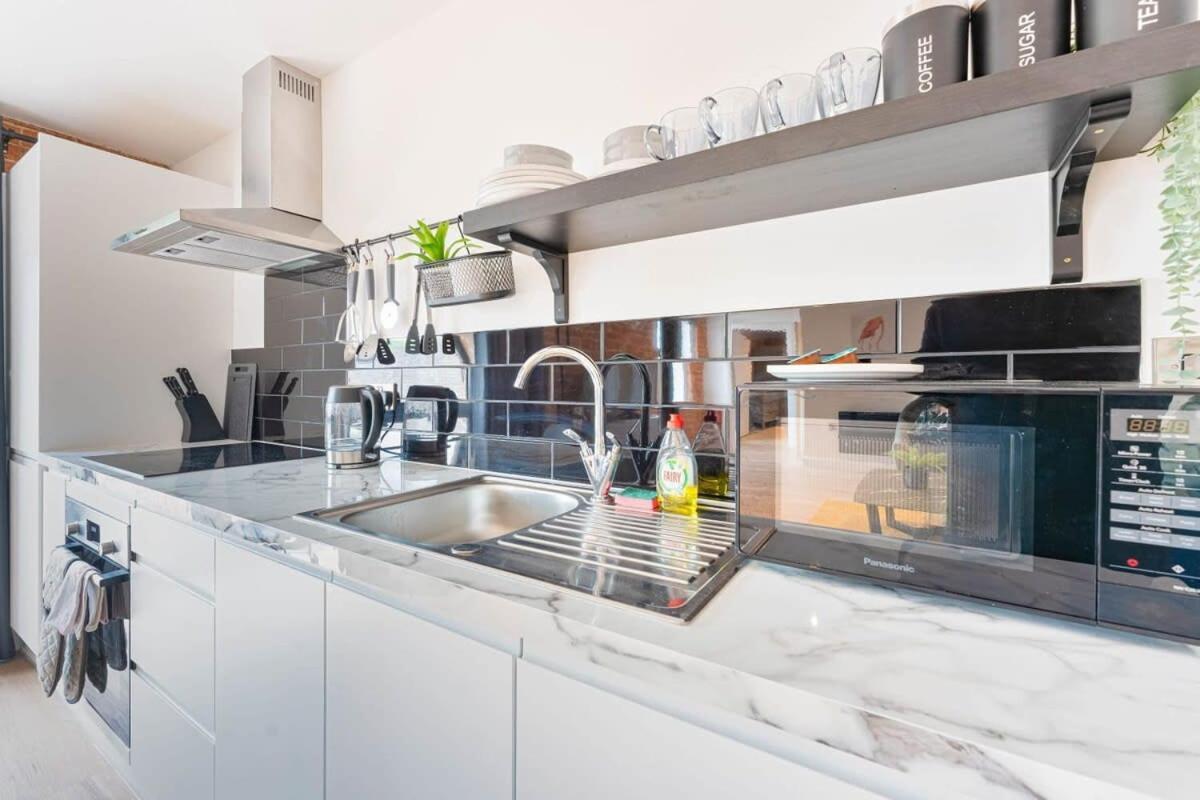 Stunning 1 Bed Apartment In Burton-On-Trent Exterior photo