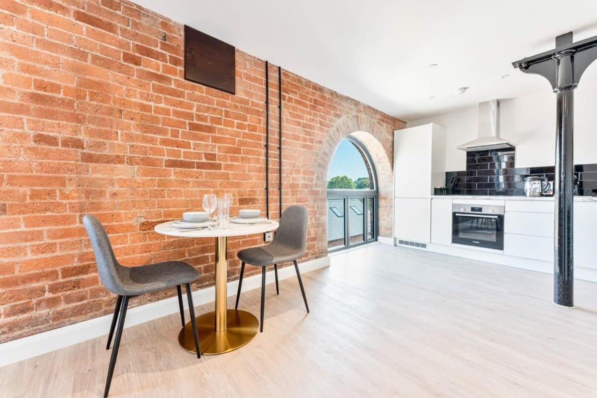 Stunning 1 Bed Apartment In Burton-On-Trent Exterior photo